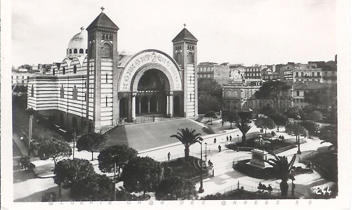 La cathedrale et la statue de Jeanne d'Arc.jpg